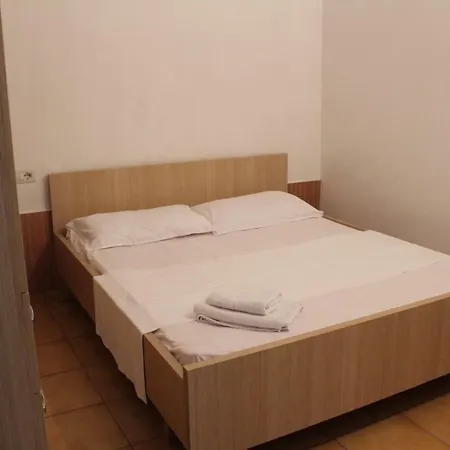 Apartment Ormeni's House Vlore